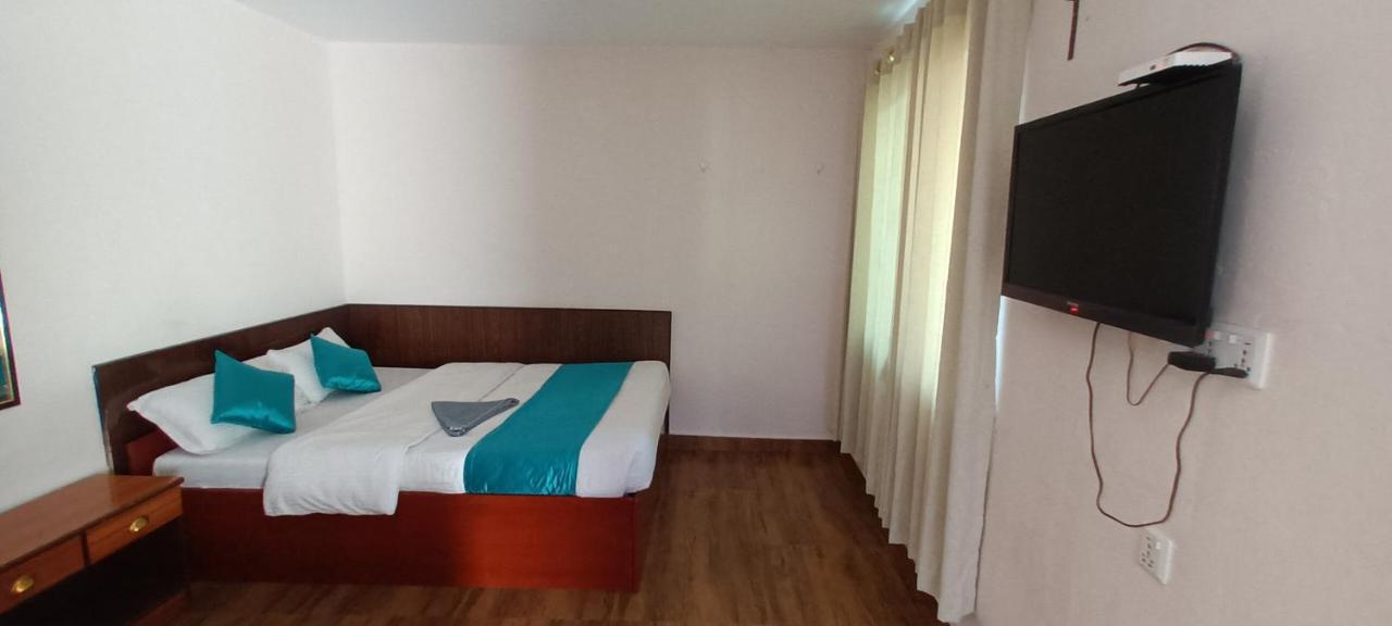 Hotel Dolly Pokhara Ngoại thất bức ảnh