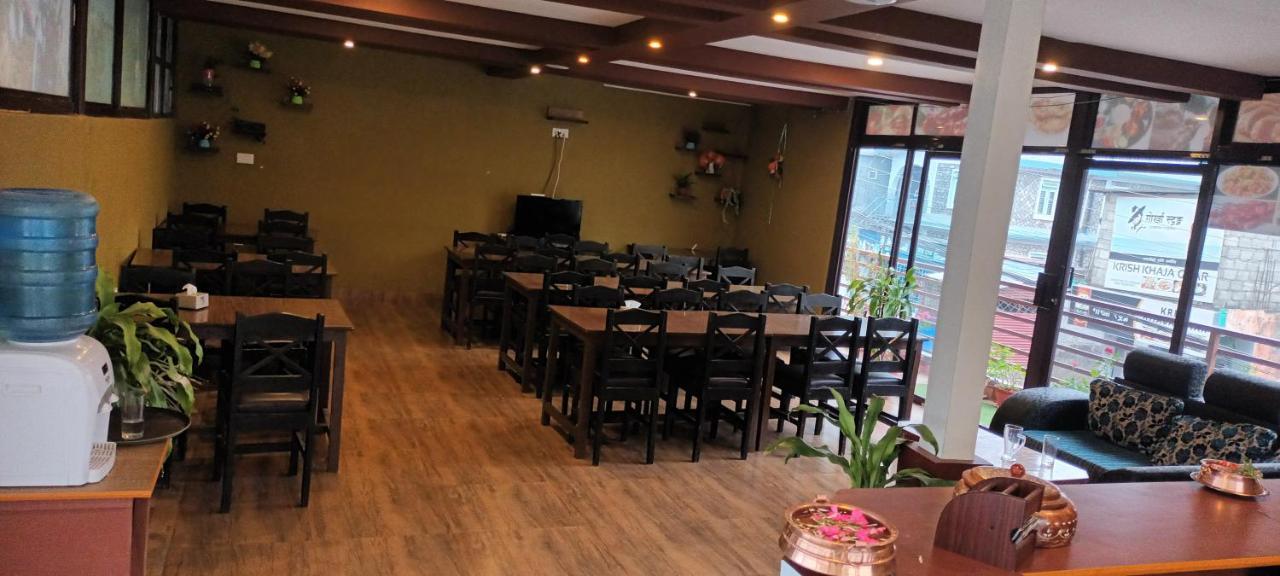 Hotel Dolly Pokhara Ngoại thất bức ảnh