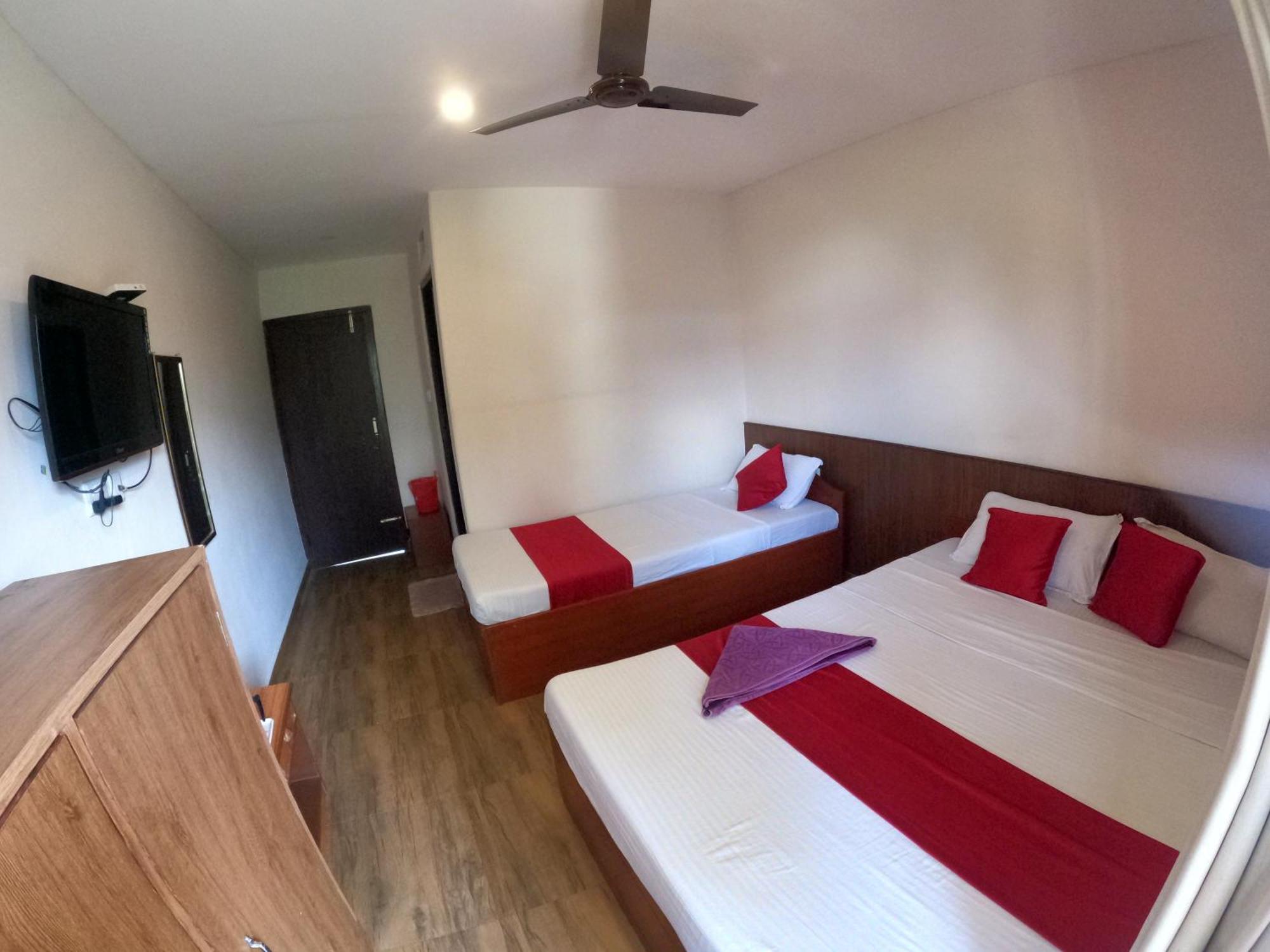 Hotel Dolly Pokhara Ngoại thất bức ảnh